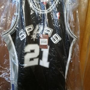 #21 Tim Duncan  jersey xl new never been use my collection.